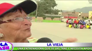 Conozca la historia de la peruana de 88 años que es entrenadora de fútbol