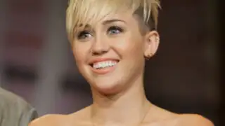 Miley Cyrus confiesa que odia que la llamen “lesbiana fea”