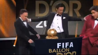 VIDEO: imperdible parodia de Cristiano Ronaldo recibiendo el Balón de Oro