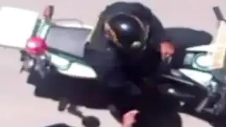 Ayacucho: cámaras captan a policía motorizado ‘con las manos en la coima’