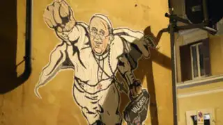 Vaticano: Papa Francisco es retratado como Superman en los muros de Roma