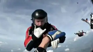 VIDEO: paracaidista se desmaya tras saltar al vacío desde una avioneta