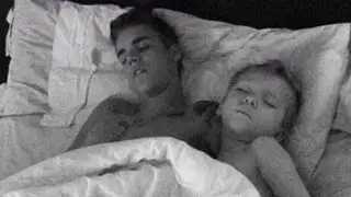 Padre de Justin Bieber publica foto del cantante mientras duerme