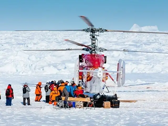 Rescatan a pasajeros de barco ruso varados en la Antártida desde Navidad