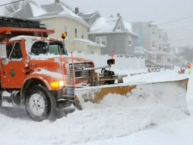 VIDEO: Tormenta de nieve paralizó EEUU y deja al menos 9 muertos