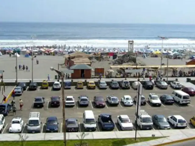 Municipios no autorizados cobran servicio de parqueo en playas de Lima