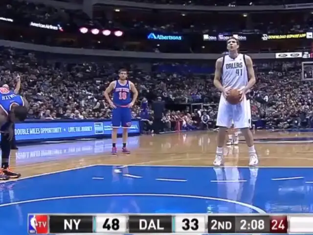 VIDEO: jugador de la NBA le desata los pasadores a un rival durante el partido