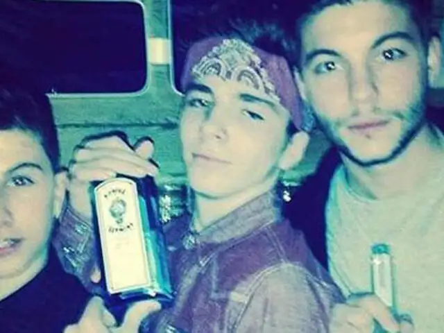 Escándalo: Madonna publica una fotografía de su hijo de 13 años con alcohol