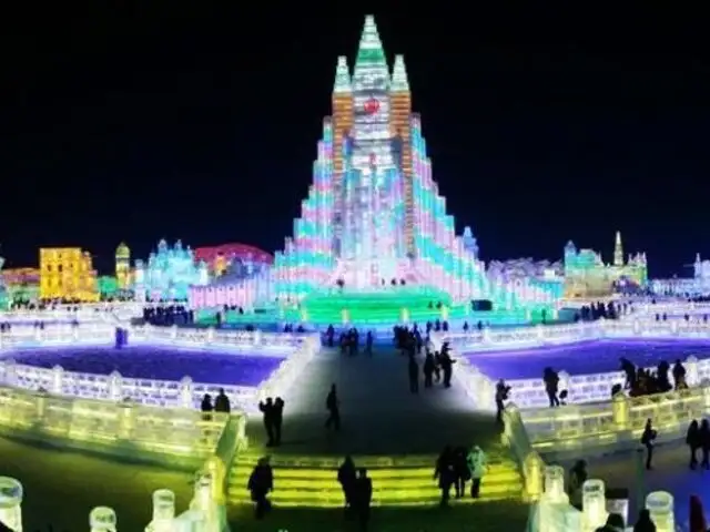 Artistas crean impresionante ciudad del hielo de China