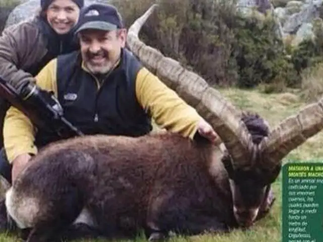 Cantante Lucero desata polémica por foto junto a un animal cazado