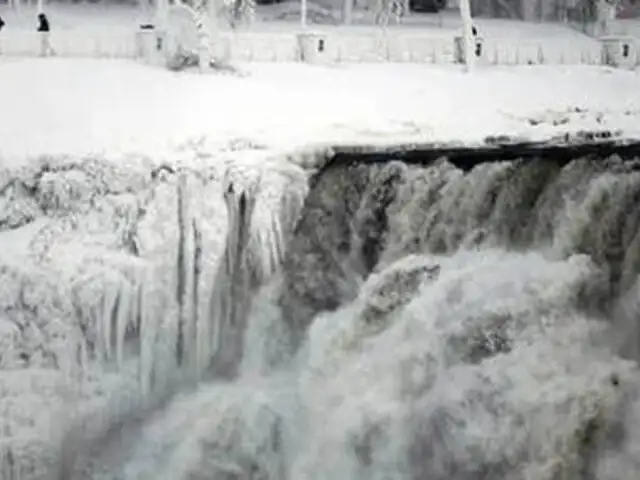 FOTOS: tormenta invernal congela las  Cataratas del Niágara