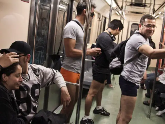 Cientos celebraron irreverente "Día mundial sin pantalones" en el metro