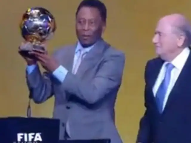 VIDEO: Pelé recibió el Balón de Oro honorífico en medio de lágrimas