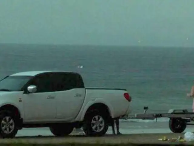 FOTOS: registran el instante en que rayo mata a una mujer en una playa de Brasil