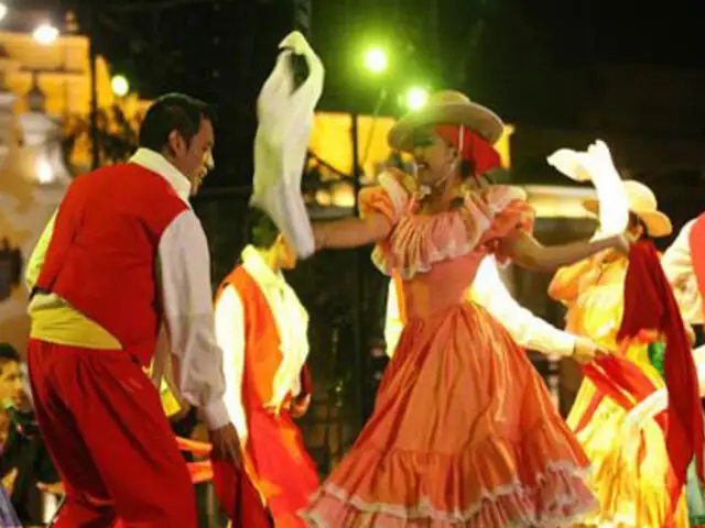 Serenata, baile y fuegos artificiales en la celebración del 479°aniversario de Lima