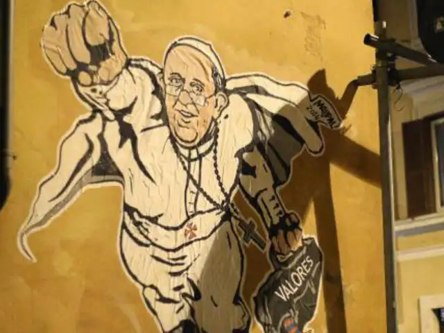 Vaticano: Papa Francisco es retratado como Superman en los muros de Roma