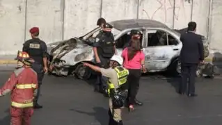 Auto generó caos vehicular tras incendiarse debajo de la Plaza Unión
