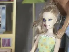 FOTOS: ¿Barbie también es víctima de violencia doméstica?