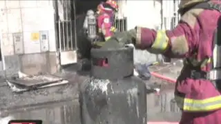 Santa Beatriz: balón de gas estalla en lavandería causando voraz incendio