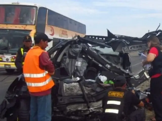 Dos muertos tras choque entre ómnibus y Station Wagon en Panamericana Sur