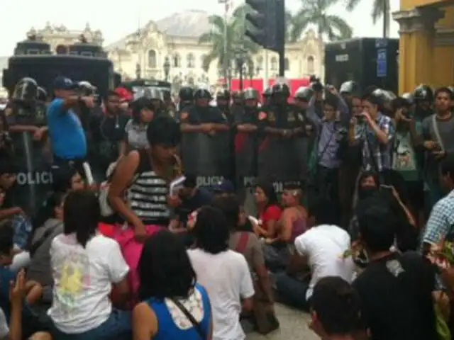 Centro de Lima: ‘Besos contra la homofobia’ generó enfrentamientos con la Policía