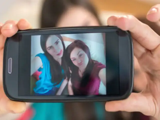Locos por los ‘selfies’: autorretratos generarían problemas mentales, señalan