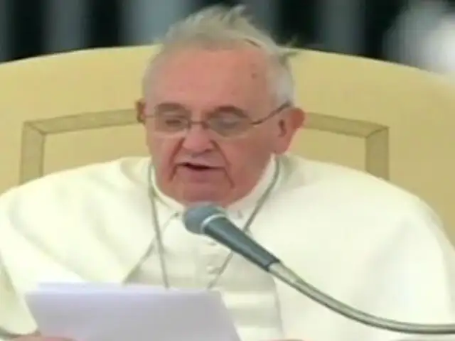 VIDEO: mira la ‘broma’ que le jugó el viento al Papa Francisco