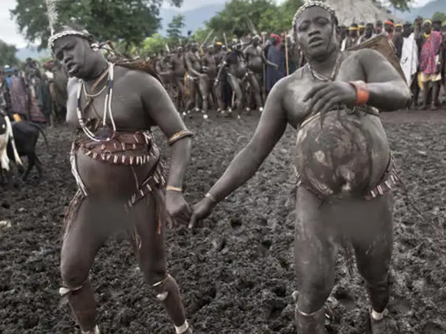 FOTOS: conoce a las tribus más extrañas del mundo y sus insólitos cultos