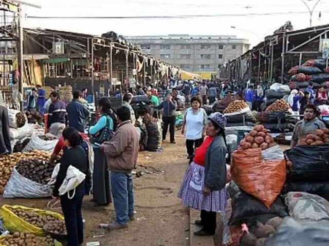 La Parada: comerciantes bloquean acceso a mercado por posible desalojo