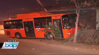 Bus alimentador Metropolitano casi se empotra contra casa en Independencia