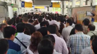 Pasajeros del Metropolitano reportan caos en estación Canaval y Moreyra