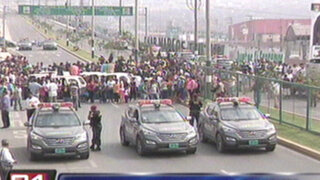 Bloquean avenida Néstor Gambetta en protesta tras accidente de Ventanilla