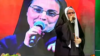 La joven monja que sorprendió en La Voz Italia cantó en Enemigos Públicos