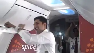 VIDEO: tripulación de cinco aviones bailó al estilo Bollywood en pleno vuelo