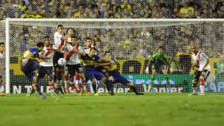 Juan Román Riquelme y su magistral tiro libre en el Superclásico argentino