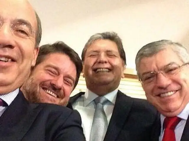 Alan García se suma a la fiebre del selfie: se fotografió junto a expresidentes