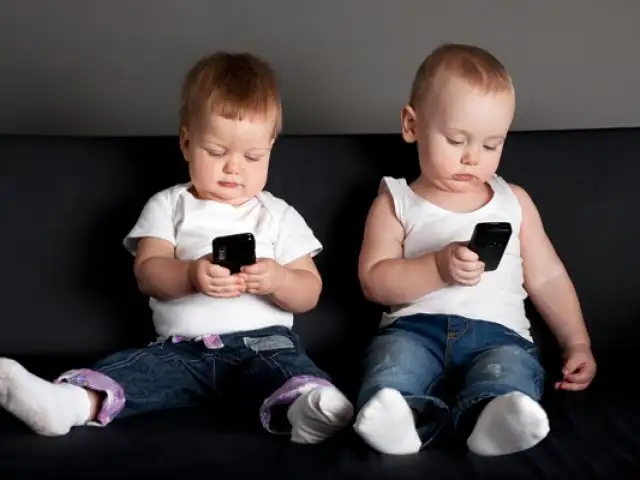 FOTOS: 10 razones de porqué se debe prohibir a los niños usar smartphones