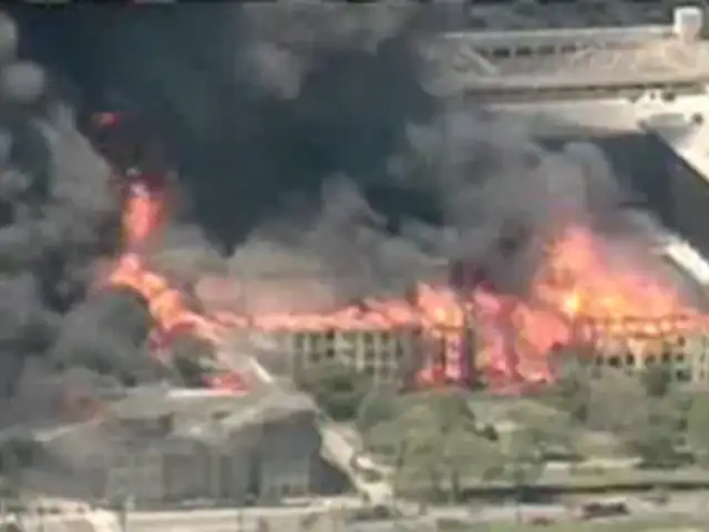 VIDEO: Incendio consume complejo habitacional en Estados Unidos