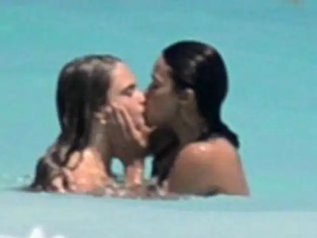 VIDEO: Michelle Rodriguez  disfruta vacaciones con modelo de Victoria’s Secret
