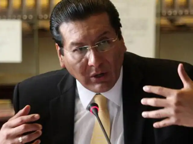 Carlos Paredes aseguró que empresa de su hermano no contrata con el Estado