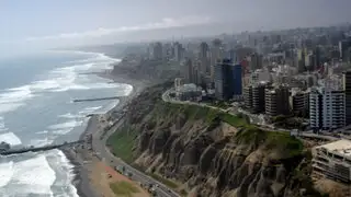 Continúa alerta de tsunami en las costas peruana, según Indeci