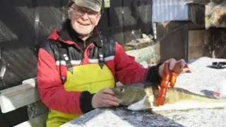 Insólito: pescador encuentra un consolador en el vientre de un bacalao