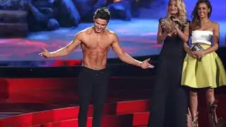 VIDEO: Zac Efron se quita la camisa en el escenario de los MTV Movie Awards