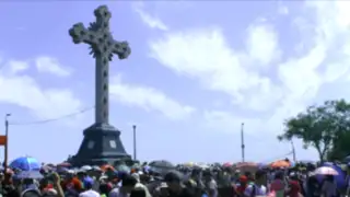 Limeños realizan impresionante vía crucis de Viernes Santo al Cerro San Cristóbal
