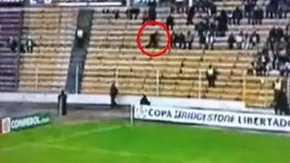 Impactante video de un ‘hincha fantasma’ en partido de la Copa Libertadores