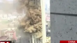 VIDEO: increíble incendio destruye edifico de 34 pisos en China