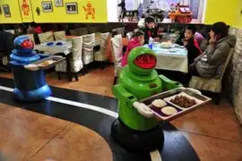 VIDEO: robots reemplazaron a meseros en un restaurante de China