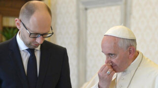 Papa obsequió pluma a primer ministro ucraniano para que se firme la paz