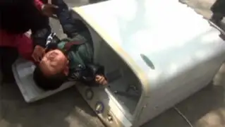 China: bomberos rescatan a menor de 2 años atrapado en una lavadora