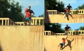 Sujeto empujó a su hijo desde lo alto de una rampa para enseñarle skateborad